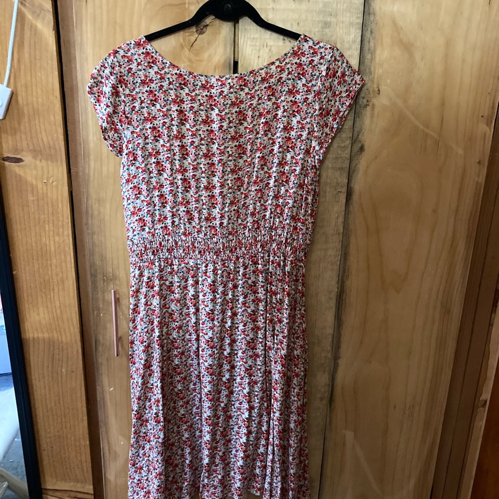 Elegant Floral Midi Dress in Red - Picture 2 of 6